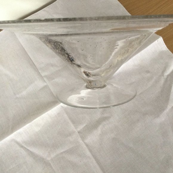 Large clear glass bowl fruit stand with bubbles footed 11.25" light weight - Picture 3 of 7